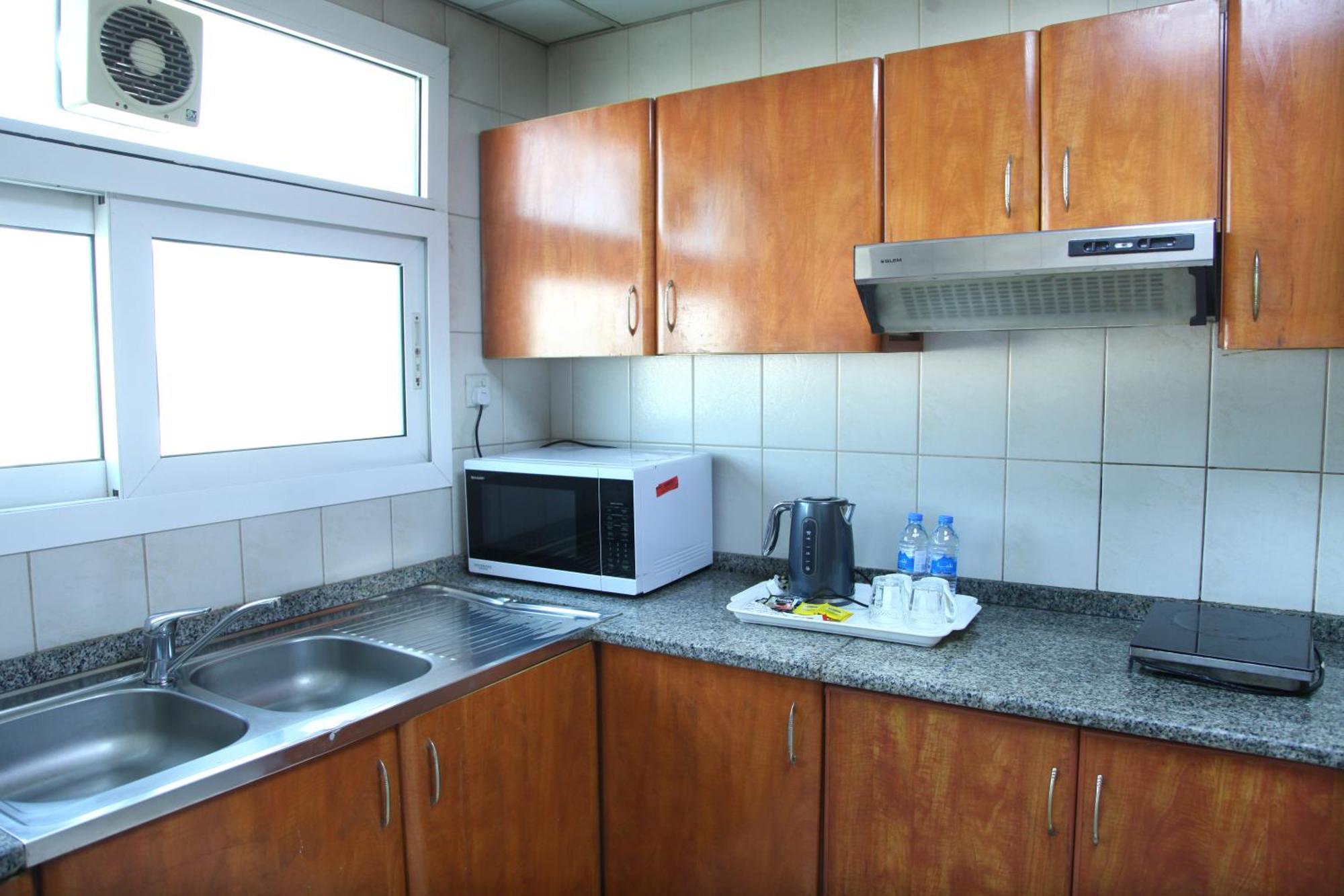 Ruwi Hotel Apartments, Шарджа Экстерьер фото
