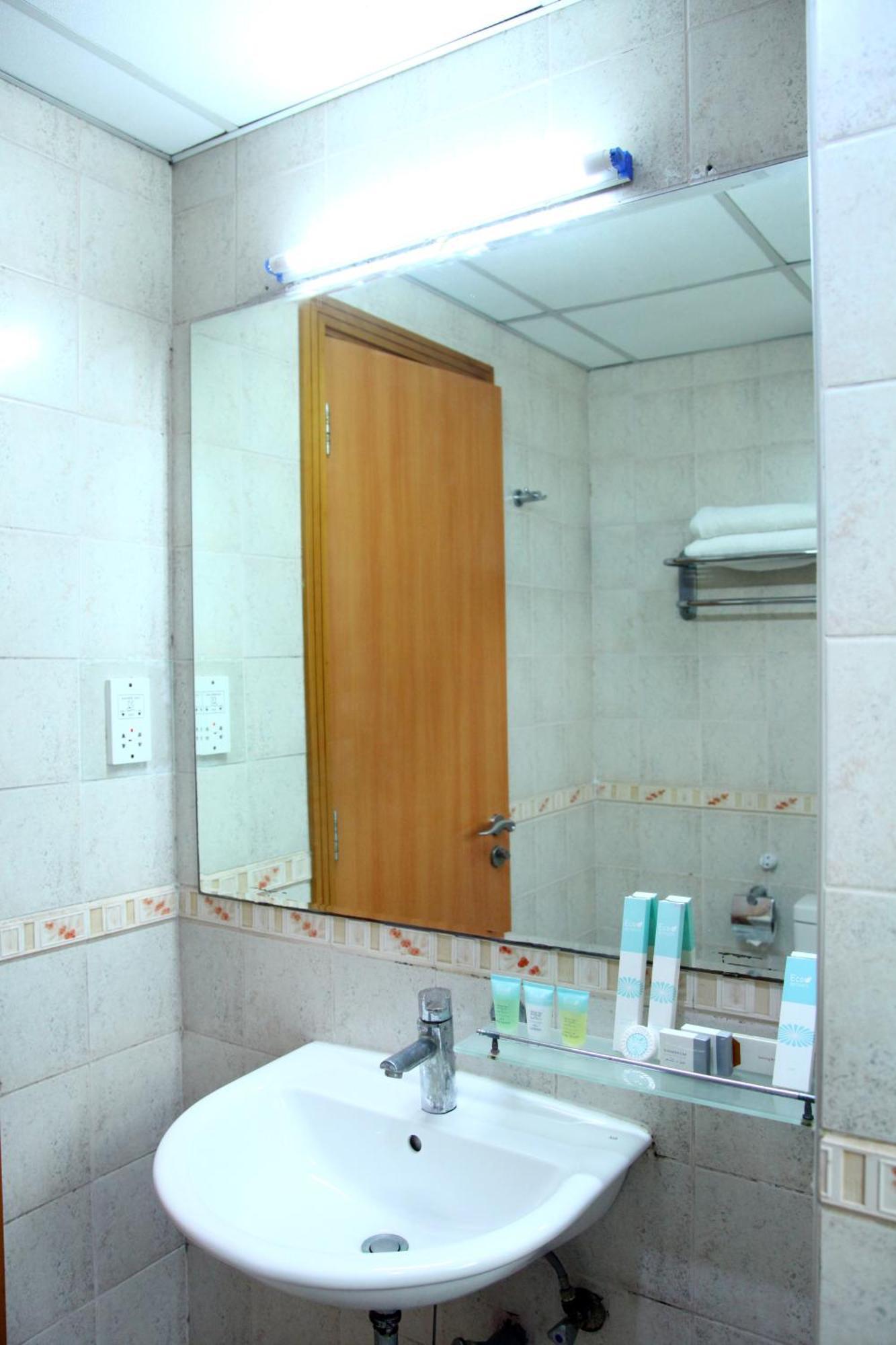 Ruwi Hotel Apartments, Шарджа Экстерьер фото